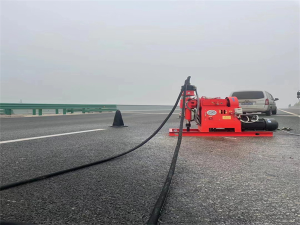 新兴镇马路路基路面开裂下沉注浆加固灌浆