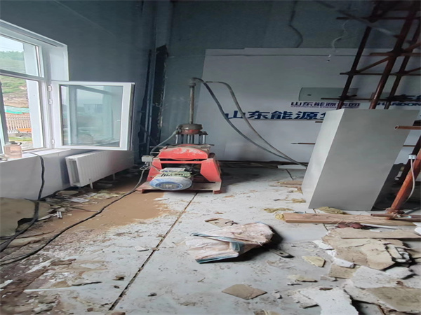 新兴镇地基基础下沉墙体裂缝加固注浆顶升施工